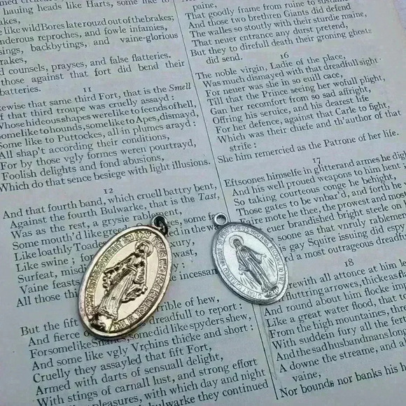 Two Madonna Virgin Mary charms - Picture 2 of 9